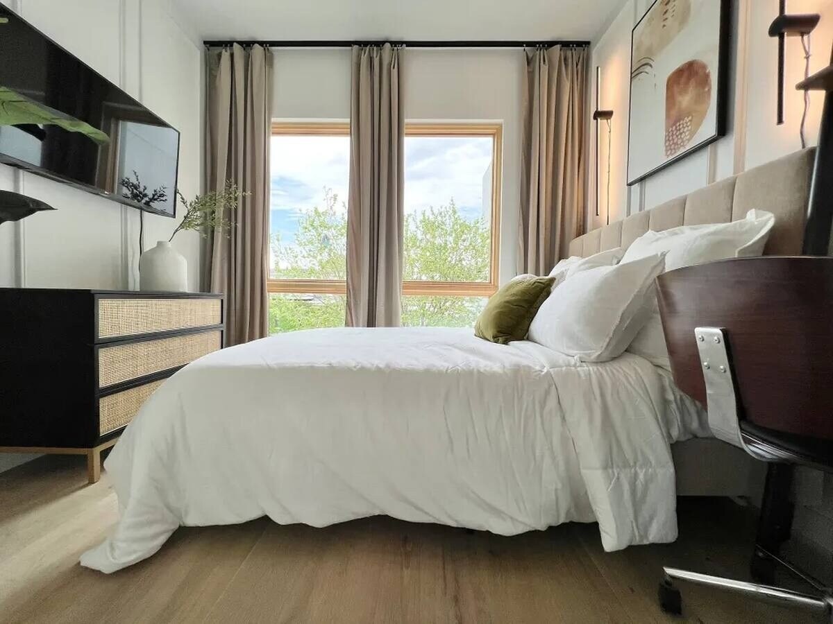 Building Photo - Furnished room/NOT APARTMENT