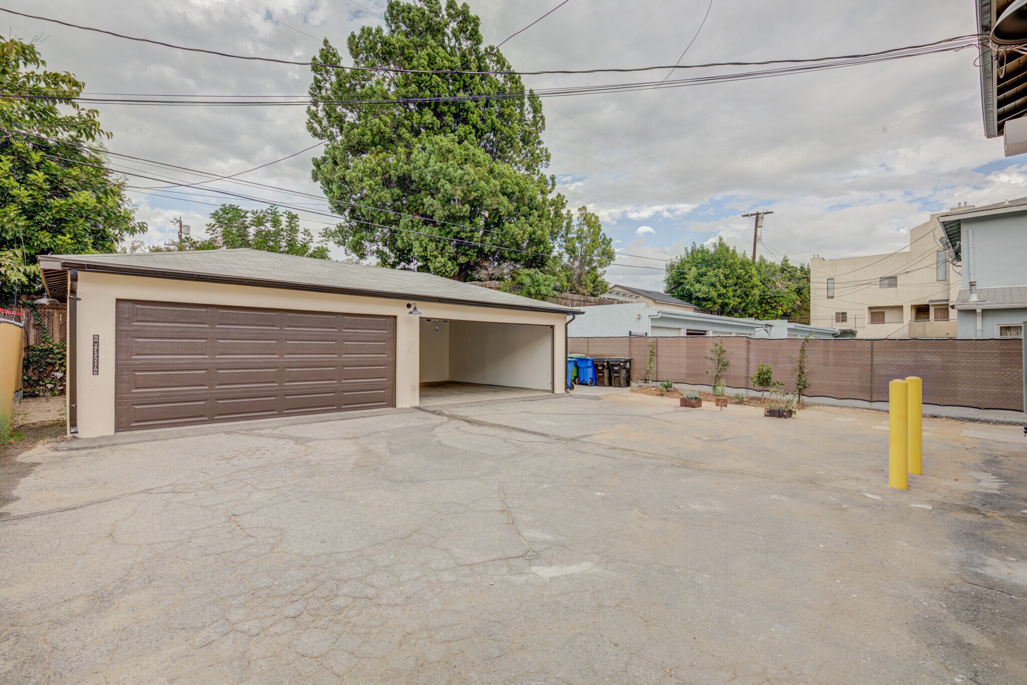 Building Photo - 12349 Riverside Dr