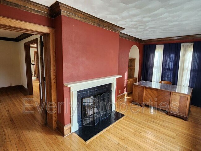 Building Photo - 120 68th Pl