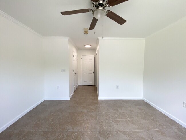 Building Photo - Spacious Three Bedroom Condo Located at Th...