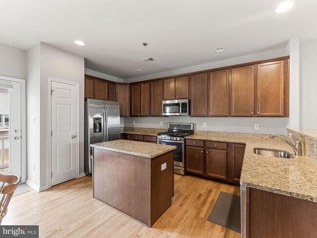Building Photo - 1126 Munyon Dr