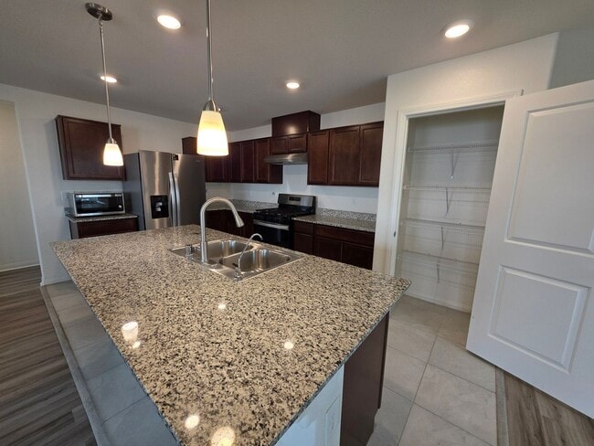 Building Photo - Newer 3 Bedroom Single Story Home in Gated Community