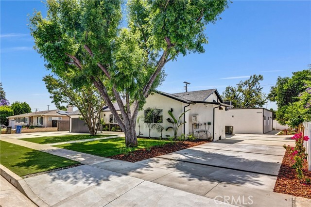 Building Photo - 18152 Sunburst St