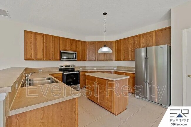 Building Photo - 47 Bassett Ln