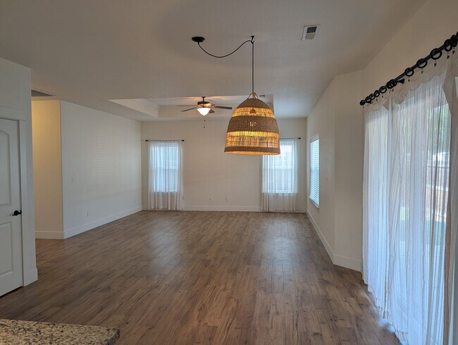 Building Photo - 1500 Darlene Dr