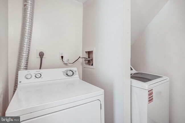 Building Photo - 9930 Brookridge Ct