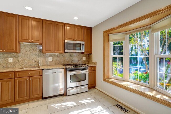 Building Photo - 7416 Spring Tree Dr
