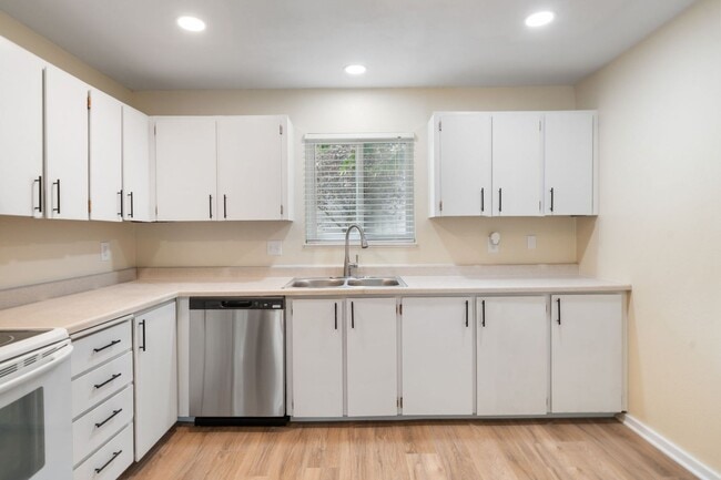 Building Photo - 2706 SE 138th Ave