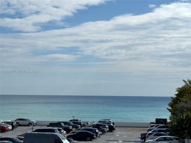 Building Photo - 3001 S Ocean Dr