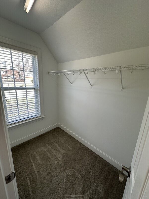 Building Photo - 5511 Ginkgo Rd