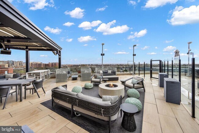 Building Photo - 1021 N Garfield St