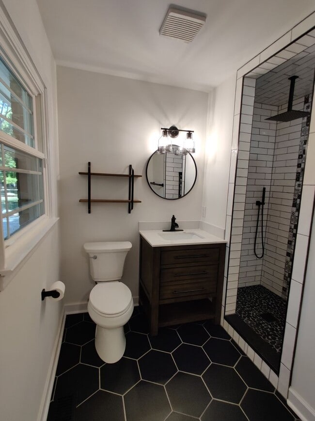 Building Photo - Renovated 3 Bedroom Home in Oakdale