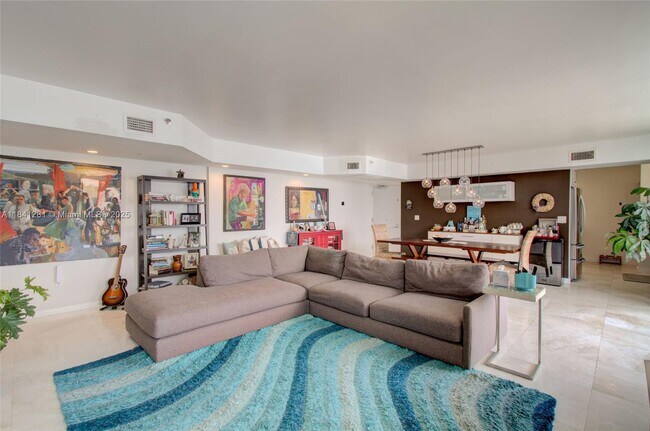 Building Photo - 5900 Collins Ave
