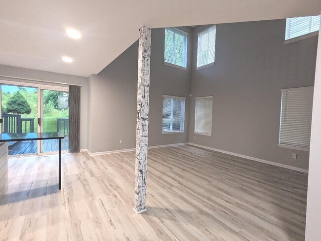 Building Photo - 21719 W Knollwood Dr