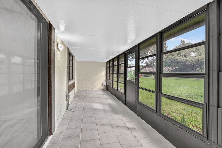 Building Photo - 22576 Vistawood Way