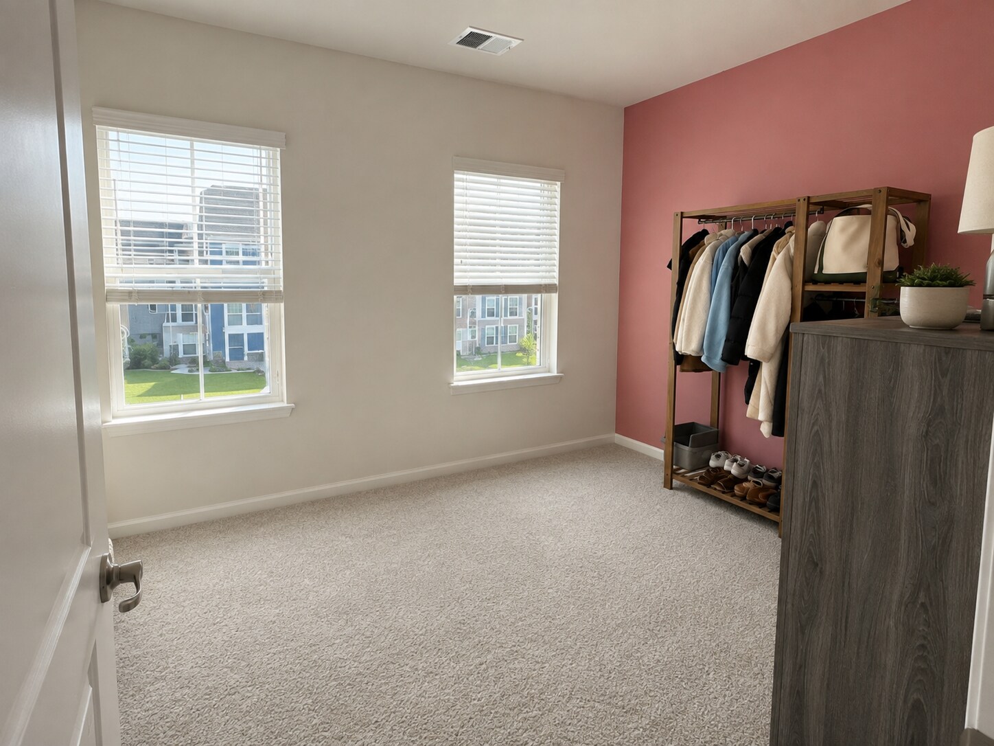 Building Photo - 654 Ravenwood Dr