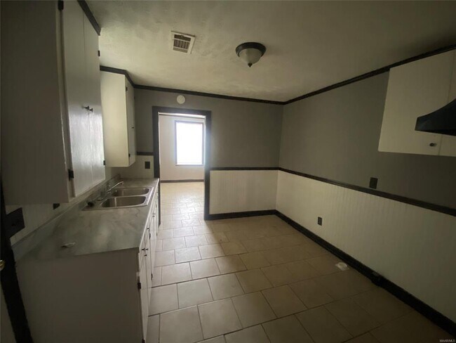 Building Photo - 3577 Whiting Ave