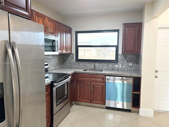 Building Photo - 1606 NW 90th Way