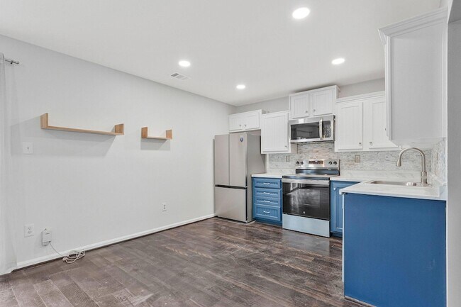 Building Photo - 1675 Ridgely Ct