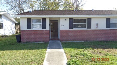 Building Photo - 2/1 Apartment in New Port Richey