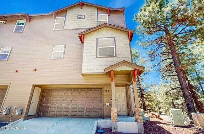 Building Photo - 2561 W Cripple Creek Dr