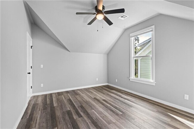 Building Photo - 772 S Locust Ave