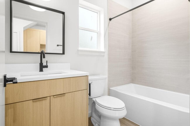 Building Photo - 540 N Blandena St