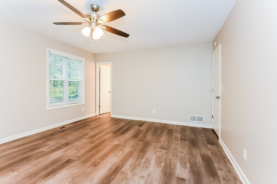 Building Photo - 4797 Rock Island Ln NW
