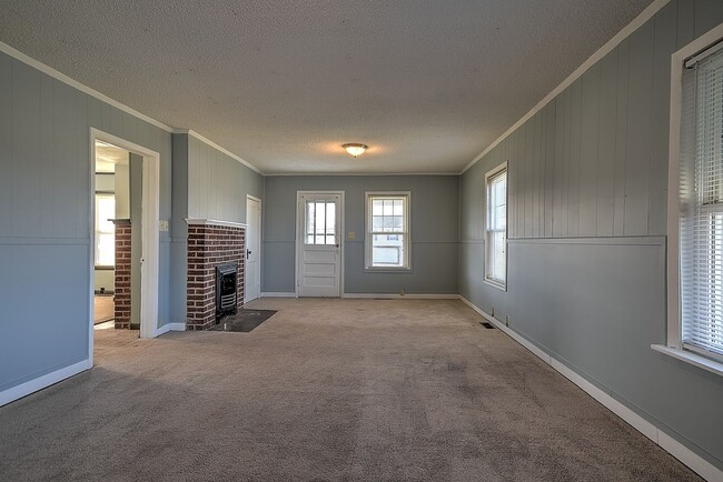 Building Photo - 1408 W College St