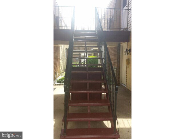 Building Photo - 35 Florence Tollgate