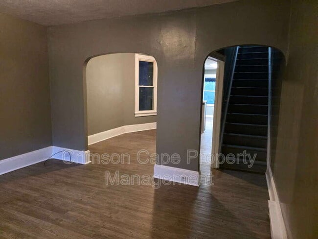 Building Photo - 39 Hutson St