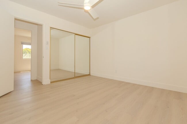 Building Photo - Completely Refreshed Spacious 3 Bed/2 Bath...