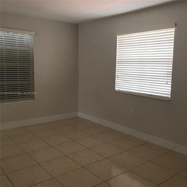 Building Photo - 216 SW 7th St