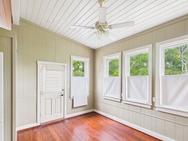 Building Photo - Charming 2BR/2BA with incredible storage in Fredericksburg, TX!