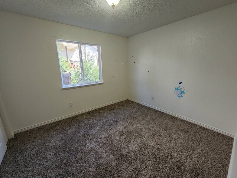 Building Photo - 4672 Saddle Ridge Dr