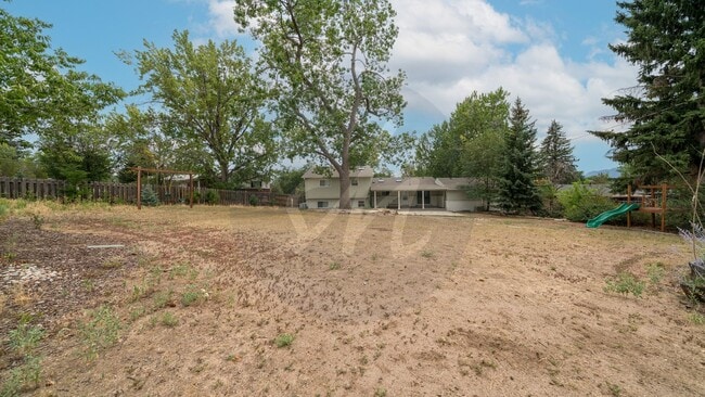 Building Photo - 2518 Fairview Cir