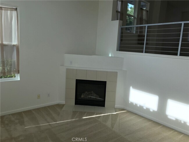 Building Photo - 367 E Memory Ln