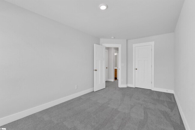 Building Photo - 46 Mardale Ln