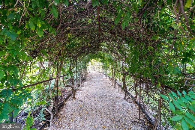 Building Photo - 8370 Greensboro Dr