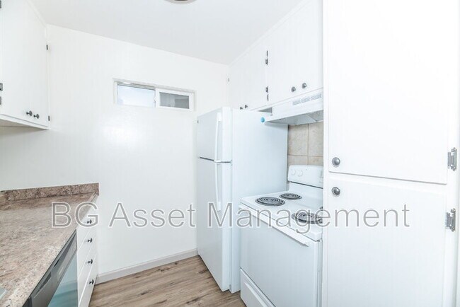 Building Photo - 10 Lee St