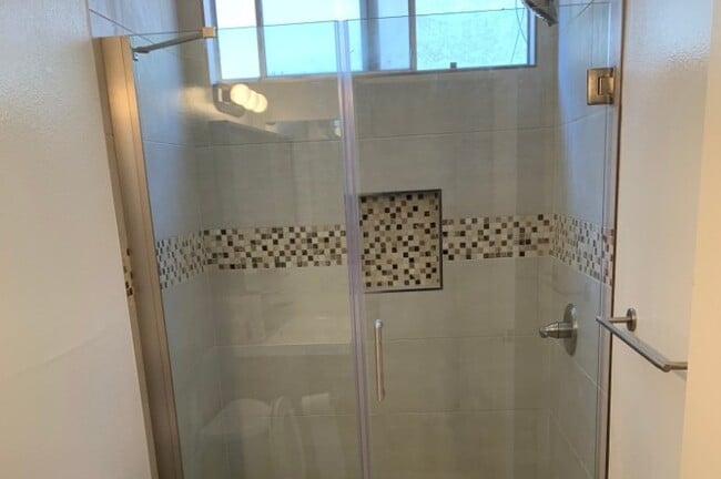 Building Photo - 11610 Moorpark St