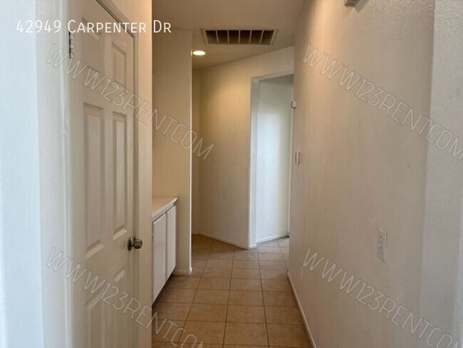 Building Photo - 42949 Carpenter Dr