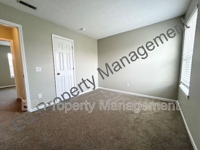 Building Photo - 6647 Crestwell Ln