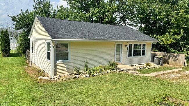 Building Photo - Available Aug 12th, 2026!