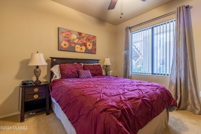 Building Photo - 2550 E River Rd