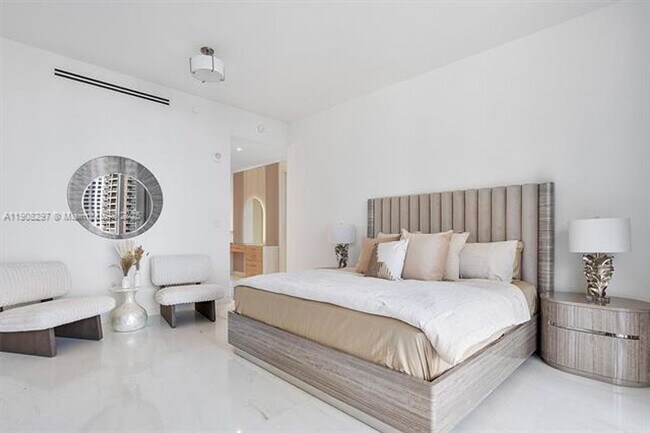 Building Photo - 300 Biscayne Blvd Way