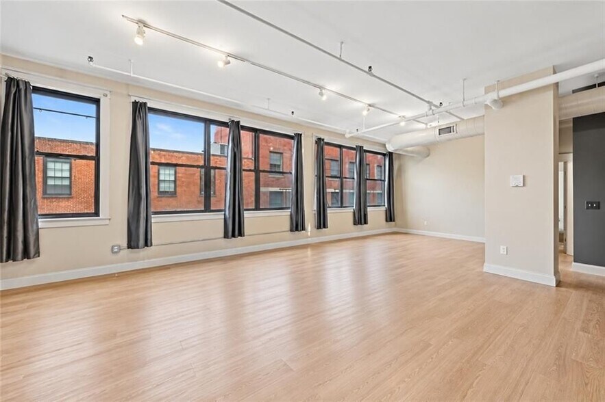 Building Photo - 62 Orange St