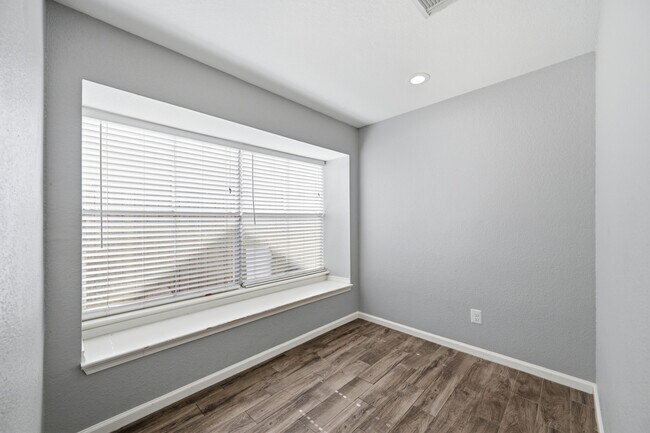 Building Photo - 1805 Whitebriar Dr