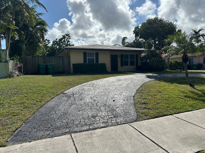 Building Photo - 8920 SW 149th Ter