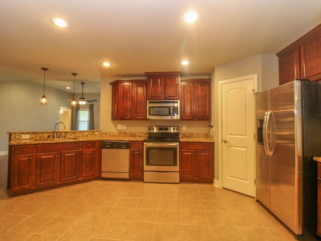 Building Photo - 4 Bedroom Home  in Athens City!